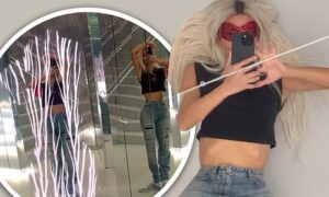 Kim Kardashian showcases her toned abs in a cropped top as she explores an art exhibition | Daily Mail Online